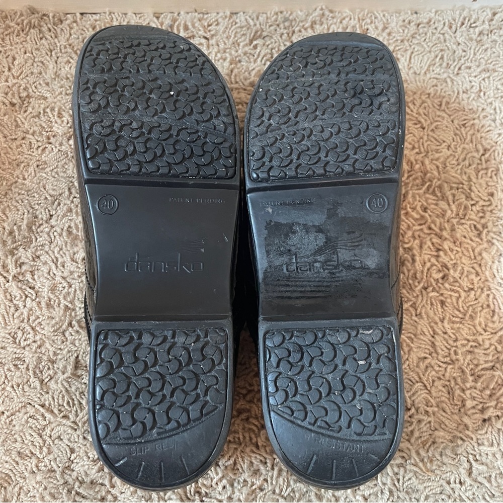 Dansko Pro 40 Black Glossy Leather Clogs Professional Shoes Nursing Slip On EUC - Picture 8 of 11